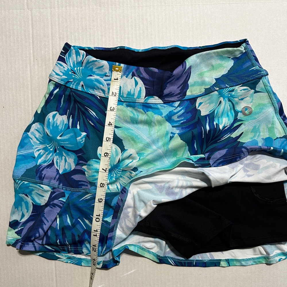 Dona Jo Athletic Skirt Skort (JoJo) Size M (Runs Small- 6)